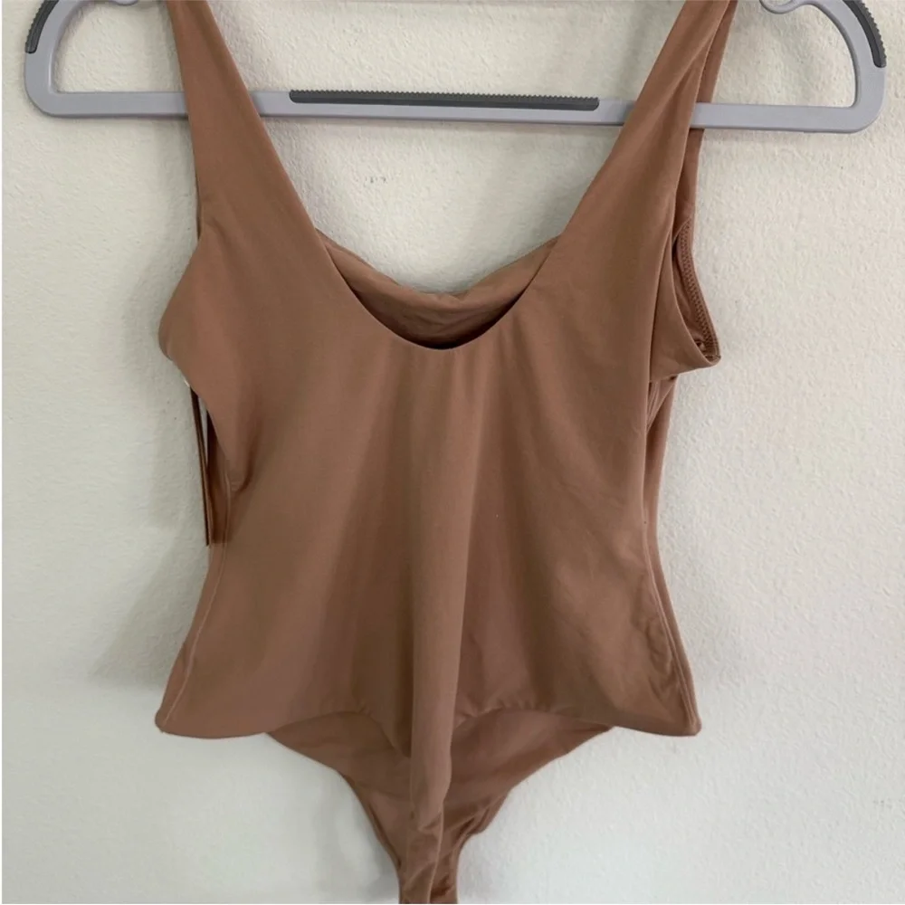 SKIMS FITS EVERYBODY SQUARE NECK BODYSUIT - Picture 5 of 7